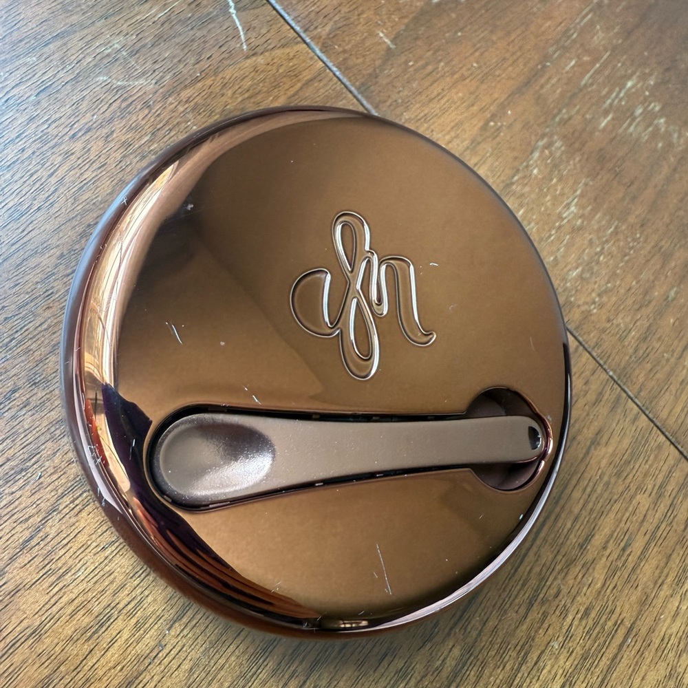 Danessa Myricks Yummy Skin Universal Blurring Balm powder